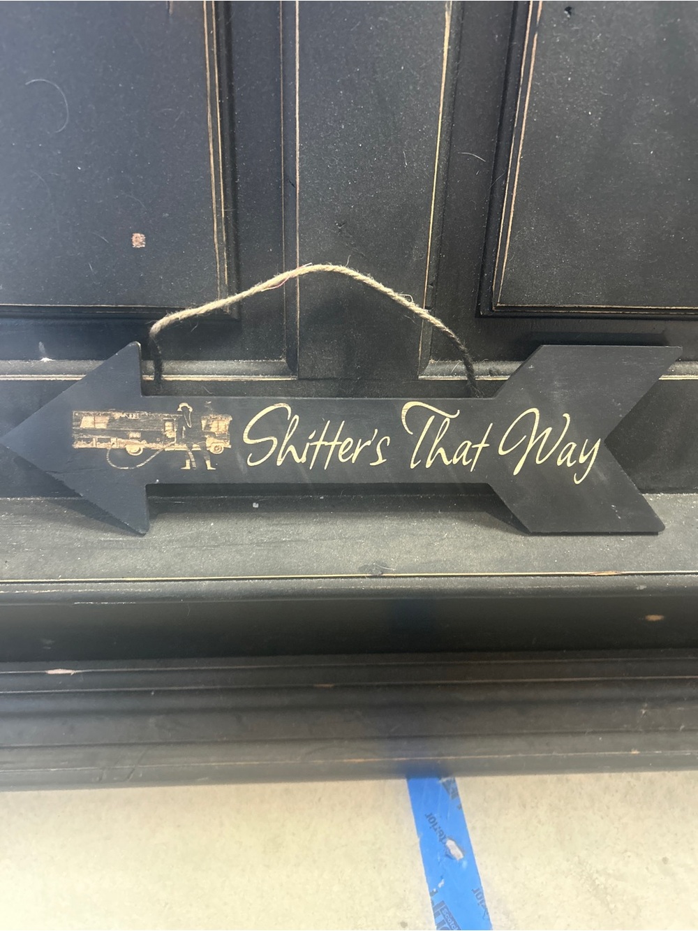 Humorous Arrow Wall Sign "Shitter's That Way" - Black with Gold Script